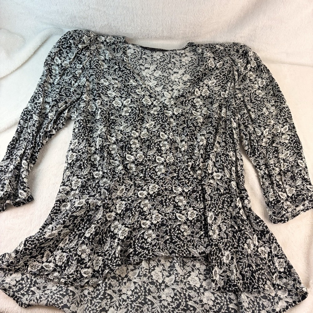 Banana Republic Black White Floral V-Neck Blouse Puff Sleeve‎ Med Whimsigoth EUC